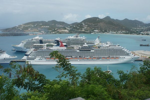 Carnival Dream, Oasis of the Seas, and 2 other ships in St Maarten