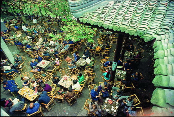A typical open tea house in Sichuan province