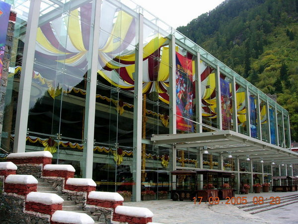 A theater for the night Tibetan folk show 