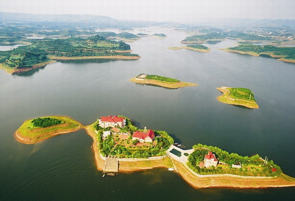 An earthquake fresh water lake also in Chongqing
