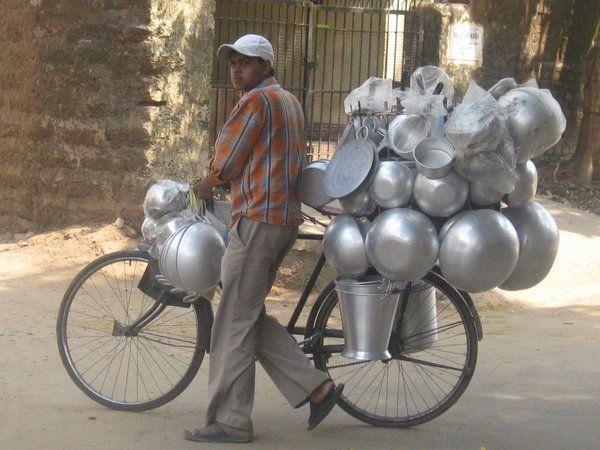 How many aluminum pots can one bike carry?