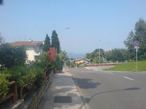 A lonely road in Desenzano 