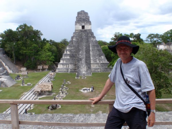 Mayaruinene i Tikal (#4). Utsikt over "The Main Plaza"
