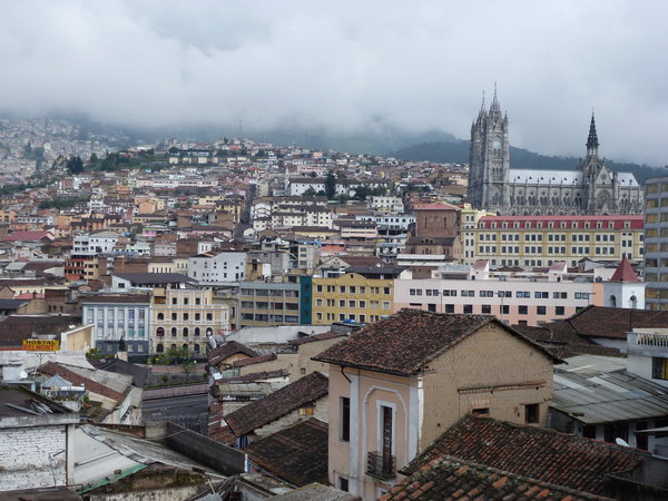Utsikt fra takterassen paa Secret Garden, Quito