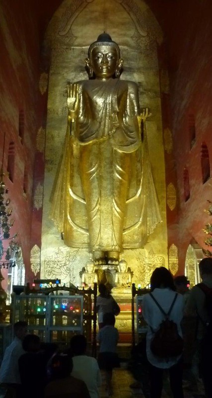 En av de mange flotte buddhafigurene.