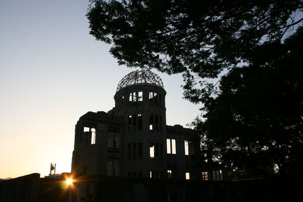 Hiroshima - Dernier rayon de soleil sur le Dome Genbaku