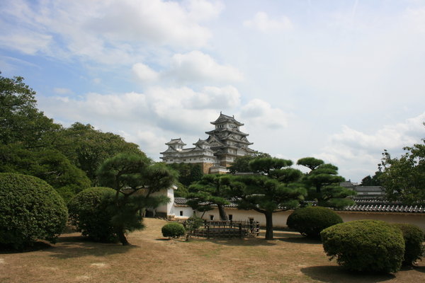 Vue sur Himeji-jo depuis les jardins