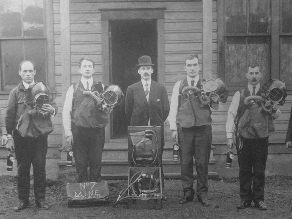 Ceci est une équipe de sauvetage en mine, 1905