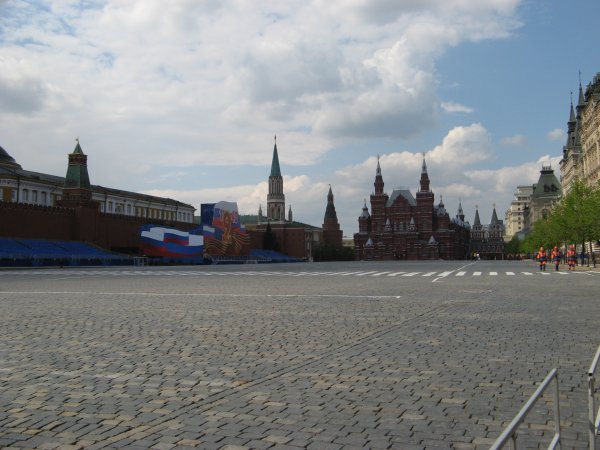 Empty red square
