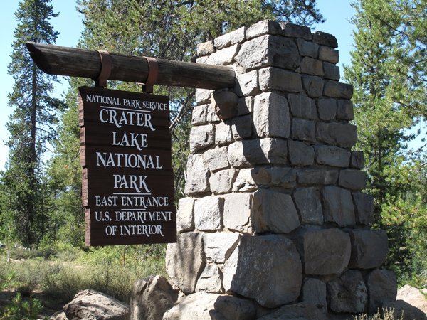 Crater Lake entrance