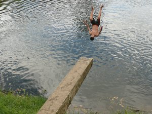 091 Morrets - local kids enjoying the river