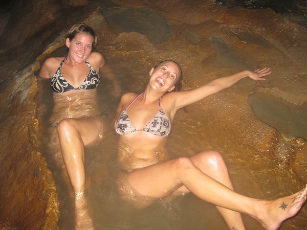 Cave Hot Springs-Youngshou