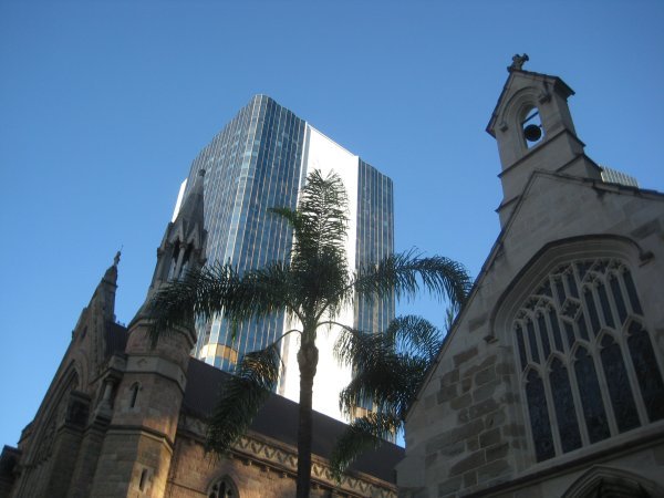 Cathedrale et gratte-ciel