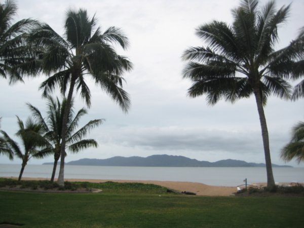 Townsville - la plage et Magnetic island en fond