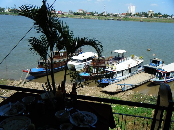 Dejeuner sur le bord du Mekong