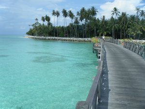 Mabul - Passerelle vers les water bungalows