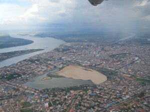 Vue d'avion - Phnom Penh et le Mekong