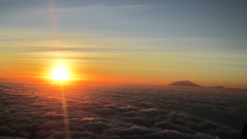 Level de soleil depuis Mt. Merapi