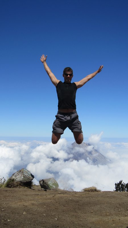Au sommet de Mt. Merbabu, devant Mt. Merapi