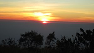 Level de soleil depuis Mt. Merbabu