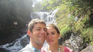 Dalat - Sara et moi devant la cascade