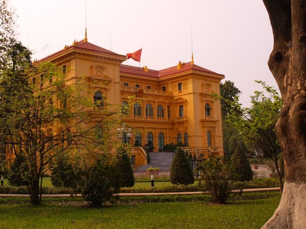 where president Ho Chi Minh lived\worked