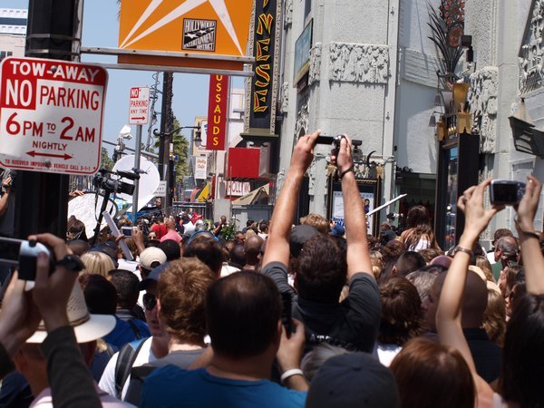 people waiting to see MJ's star on the hollywood walk of fame
