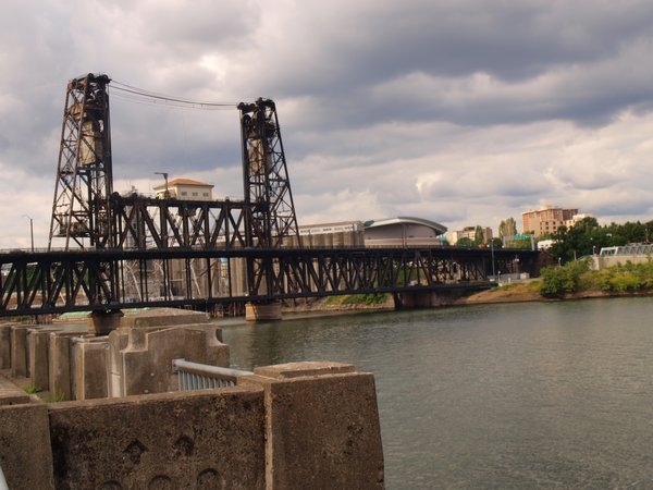 steel bridge connecting downtown portland to east-side