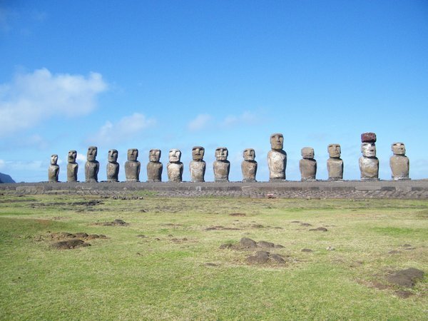 15 Moai up close
