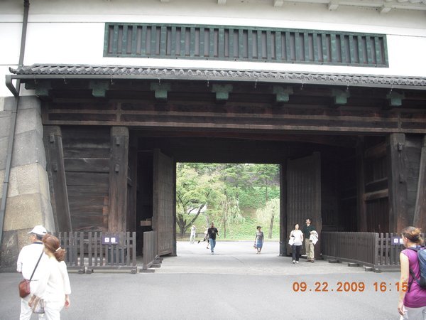 entrance to emporers palace Tokyo