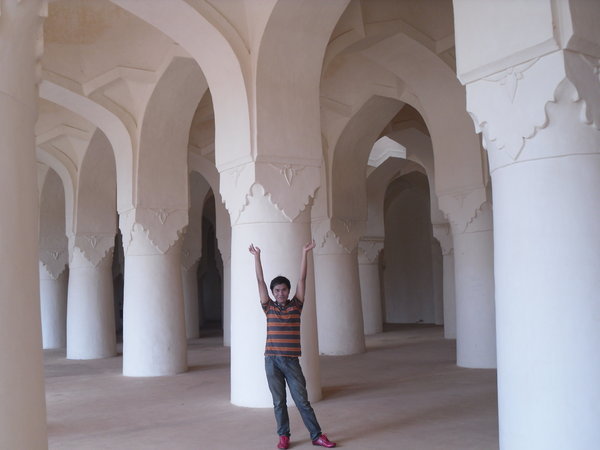 The interior of Solakhamba Masjid