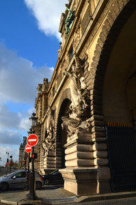 Entrance to the Place du Carrousel