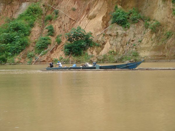 Holztransport auf Rio Piedra