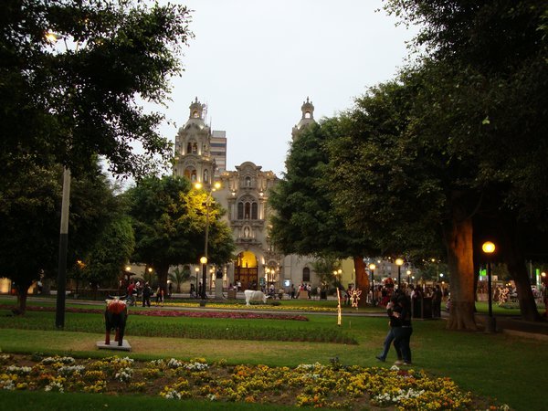 Plaza de Armas y Kathedrale in Miraflores