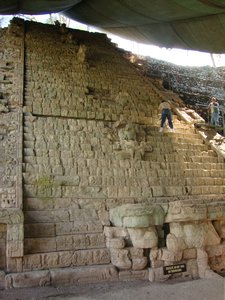 hyroglyphen-Treppe in Rekonstruktion