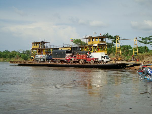 Autofaehre auf dem Rio Magdalena