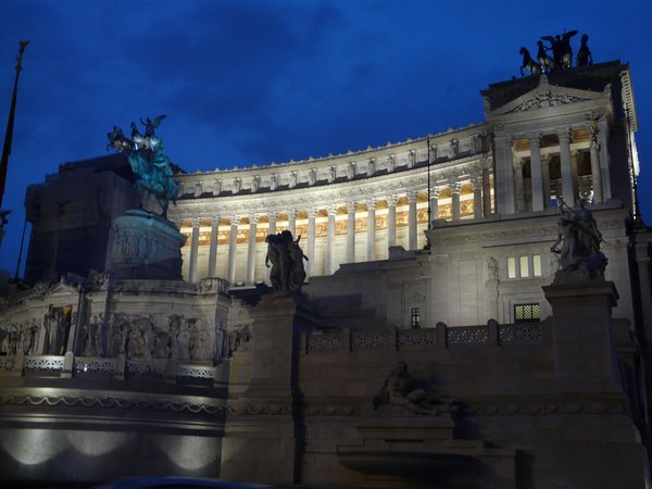 Vittorio Emmanuele's Monument: Large