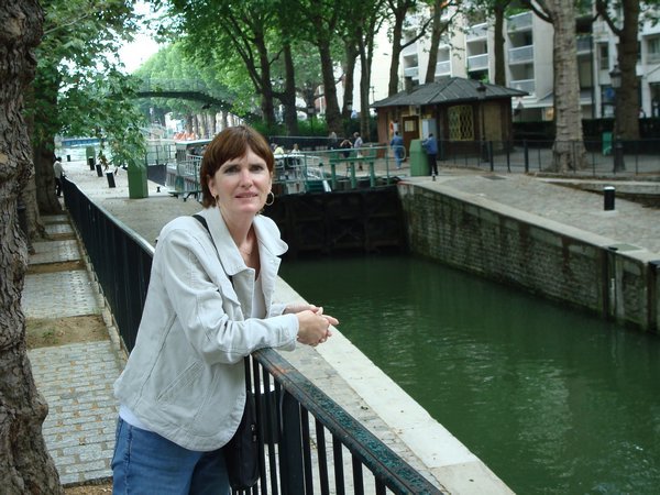 Kate and the Canal. Marais
