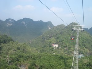 Cable car to the pagoda