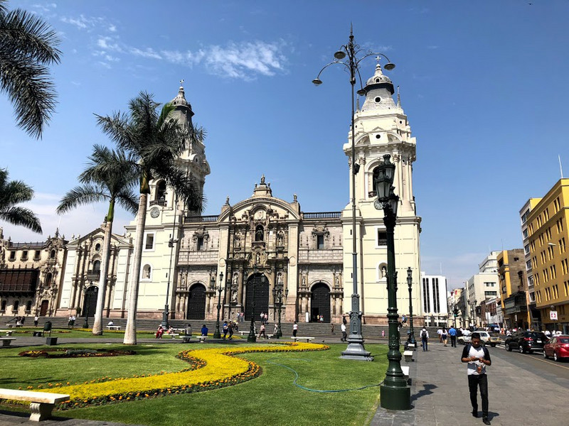 meandering pathways for the impromptu tourist - visit to Main square, Plaza De Armas, Lima Peru