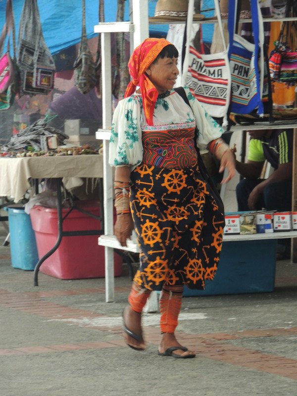Une femme guna, croquée à Panama City
