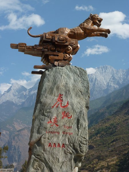 The entrance to Tiger Leaping Gorge
