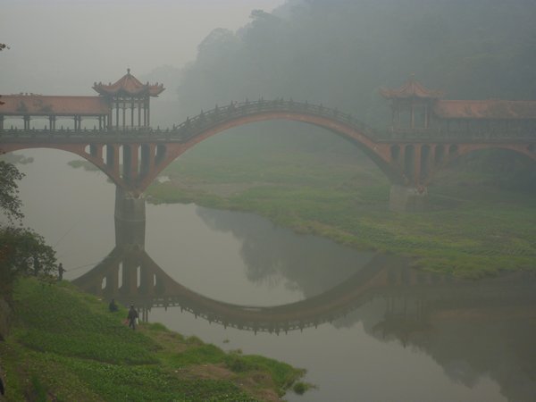 The bridge in the Leshan complex leading to Wuyou temple 