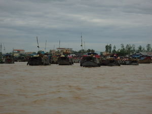 Cai Rang- the largest floating market in the Mekong Delta
