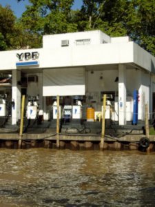 Gas station on the Tigre