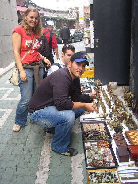 shopping on the streets of Insadong with Adam and Jessica