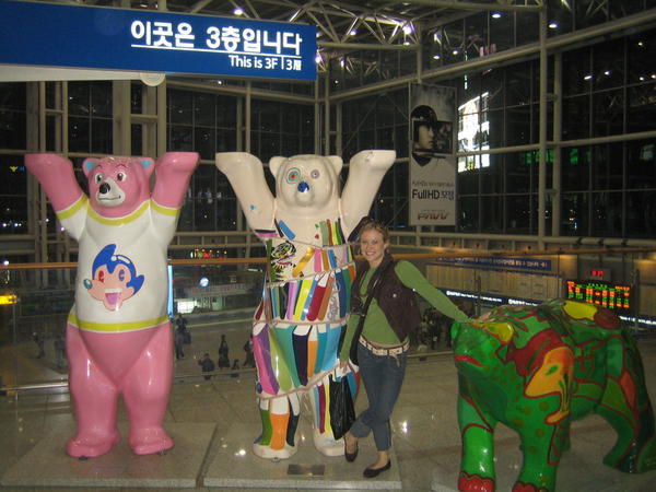 cute bears in Seoul Station
