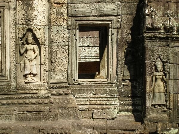 Banteay Kdei Statues