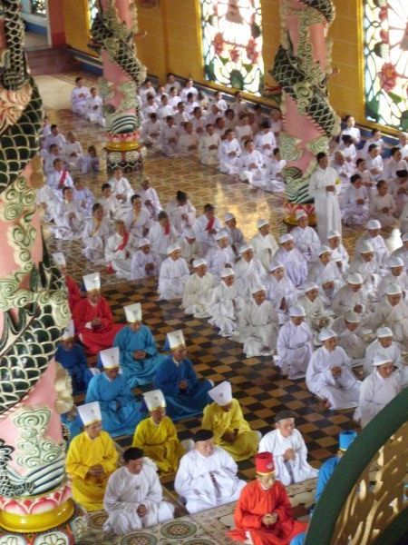 Yellow represents buddhism, blue hinduism, red catholicism and white Cao Dai - ism