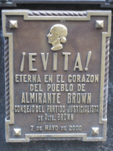 Sign on Eva Peron's tomb 
